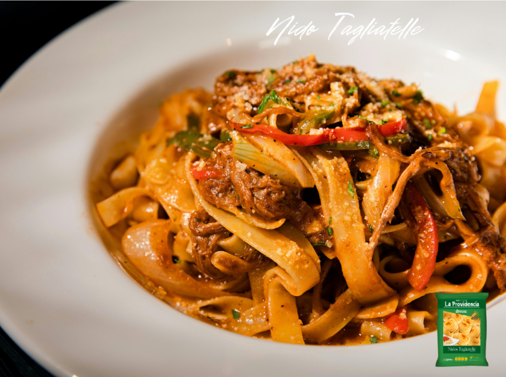 Wok de pastas nido tagliatelle "La Providencia" con pollo y vegetales